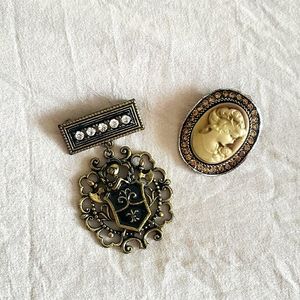 Brooches set of 2.